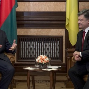 Порошенко предложил Белоруссии помощь в развитии отношений с ЕС