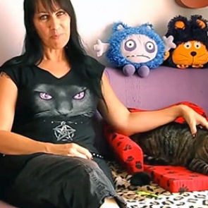 Британка вышла замуж за двух котов