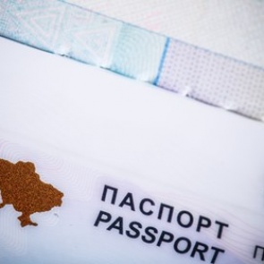 Новые загранпаспорта украинцев отказались принимать в странах ЕС