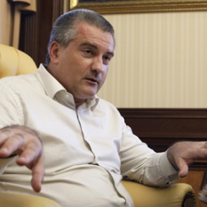 Глава Крыма пообещал урезать себе зарплату вдвое