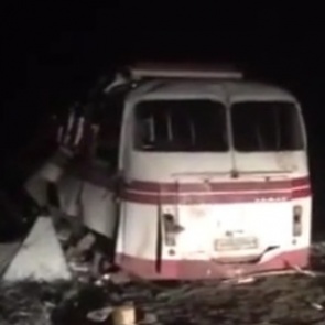 В Донбассе пассажирский автобус подорвался на мине