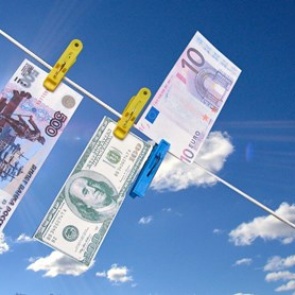 Вор разобрал стену в квартире и украл 6 миллионов рублей