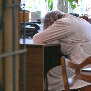 Сотрудников челябинской больницы уволят после отказа принять роженицу