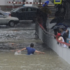 Жителям Сочи посоветовали готовиться к смерчу