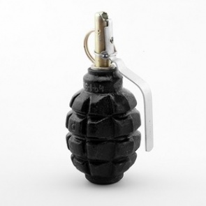 Житель Новосибирска совершил ограбление с помощью флакона туалетной воды