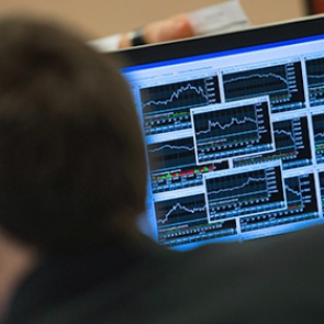 Курс доллара превысил 57 рублей