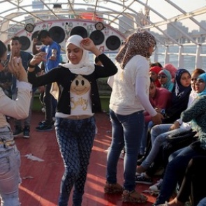 В Каире прогулочный катер столкнулся с сухогрузом на Ниле