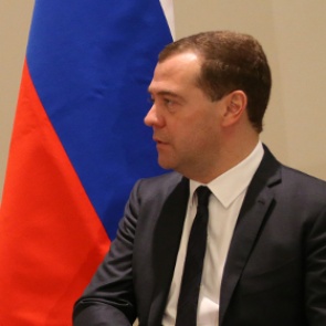 Медведев назвал прагматизмом продление российских контрсанкций