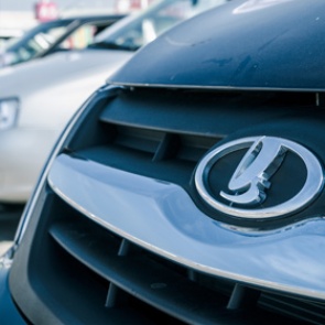 Один из крупнейших автодилеров России занялся продажей автомобилей Lada