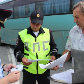 Основной проблемой пассажирских перевозок россияне считают нарушение ПДД водителями автобусов