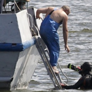 На дне Волги обнаружили автомобиль с телами шести мужчин