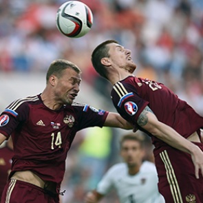 Сборная России потеряла три позиции в рейтинге ФИФА