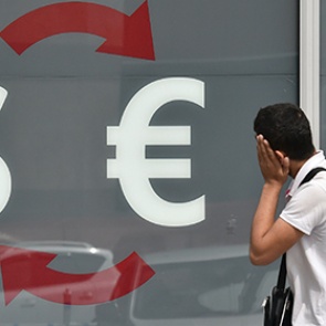 Курс доллара поднялся выше 64 рублей впервые с февраля