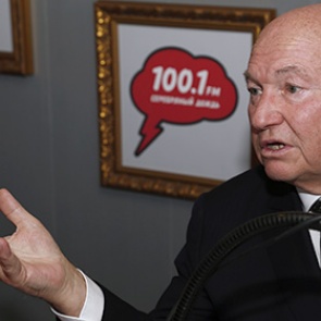 Лужков предложил превращать санкционные продукты в электричество