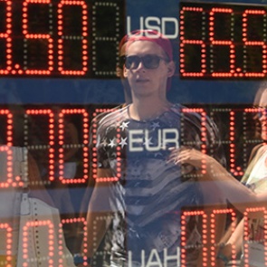 Рубль ослабел вслед за юанем