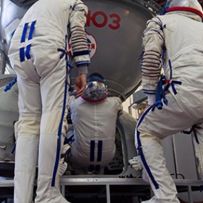 Высадку российских космонавтов на Луну отложат из-за финансовых трудностей