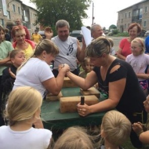 Мастер-класс по подтягиванию сельчанам показал рекордсмен Книги рекордов Гиннесса Николай Каклимов