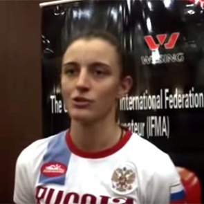 Чемпионка мира по тайскому боксу открыла стрельбу в центре Омска