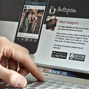 Instagram разрешил отправлять фото друзьям прямо из ленты