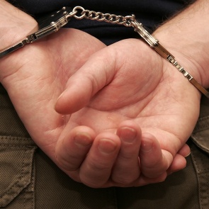 Полицейские задержали молодого человека ограбившего подростка в парке Победы