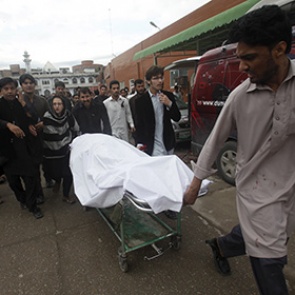 В Афганистане 12 школьниц погибли в давке после землетрясения