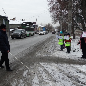 Ачинские Госавтоинспекторы и школьники провели акцию «Белая трость»