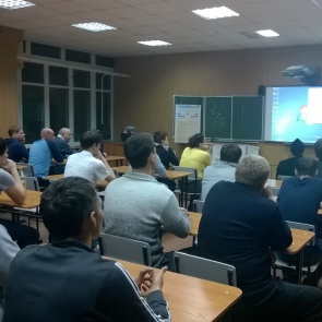 Госавтоинспекторы в Ачинске разъясняют преимущество сайта госуслуг среди курсантов автошкол