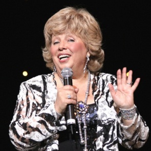 Библиотека устроила ачинцам встречу с Ларисой Рубальской