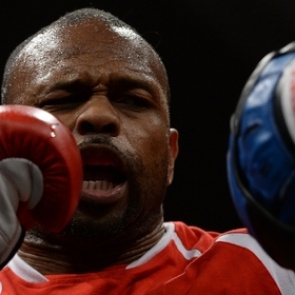 Рой Джонс отправлен в нокаут в первом бою под флагом России