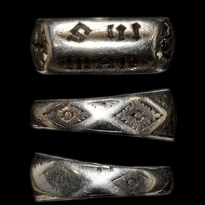 В Британии на аукцион выставили кольцо Жанны д`Арк