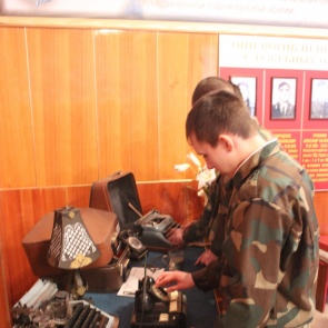 Неделя мужества: ачинские кадеты познакомились с экспонатами полицейского музея