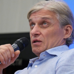 Тиньков заявил о готовности помочь Шараповой