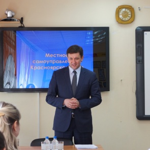 Советник Губернатора края и депутаты городского Советы провели в школах Ачинска классные часы