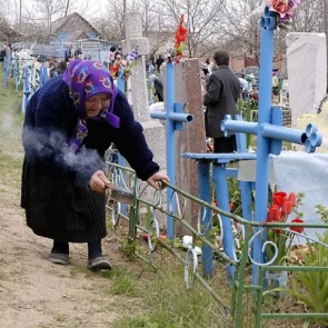 Сотрудники ГИБДД Ачинска обеспечивают бесперебойное движение в Родительский день