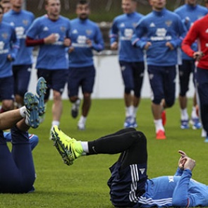 Десять футболистов сборной России прошли допинг-тесты