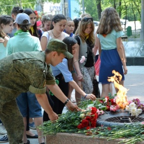 В День памяти и скорби у мемориала «Скорбящая мать» состоялся митинг и возложение цветов