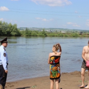 Полицейские в Ачинске провели рейд по местам отдыха у воды