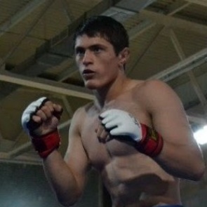 Россиянин отправил в тяжелый нокаут украинца на чемпионате Европы по ММА