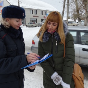 Автоинспекторы в Ачинске выяснили мнение горожан о безопасности дорожного движения