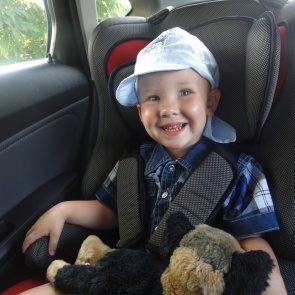 Госавтоинспекторы призывают родителей строго соблюдать правила перевозки детей в автомобилях