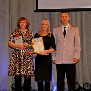 Сотрудниц цветочного магазина в Ачинске наградили за задержание грабителя