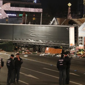 Число погибших в центре Берлина выросло до 12