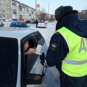 В Ачинске дорожные полицейские проводят рейд «Чистое стекло»