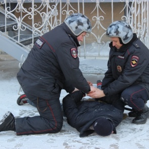 Дознаватели в Ачинске возбудили уголовное дело в отношении мужчины, подозреваемого в краже металлоконструкции