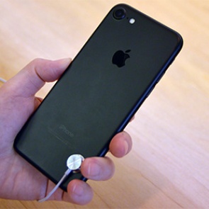 В iPhone 8 исчезнет разъем Lightning