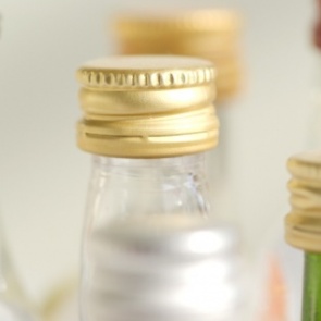 Полицейские Заозерного нашли склад с 1400 бутылками поддельной водки «Талка»