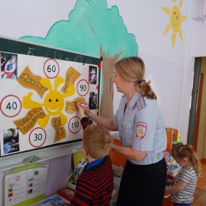 ГИБДД и юные ачинцы присоединились к Всероссийской семейной акции «Сохрани жизнь!#Сбавь скорость»