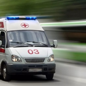 Пьяные друзья пациента избили врача «скорой» за замечание