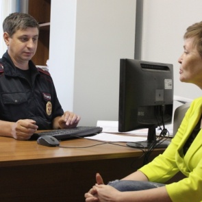 Сотрудники полиции и председатель общественного совета в Ачинске провели совместный приём граждан