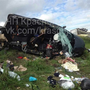 Под Канском из-за выехавшего на встречку автомобиля погиб водитель фуры